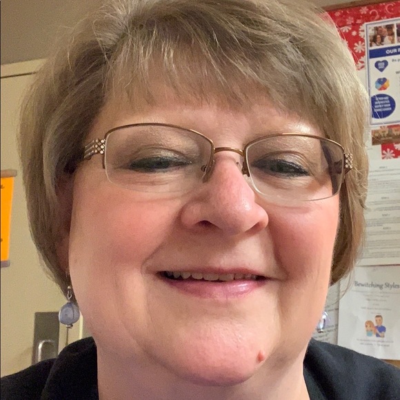 Meet your Posher, Lori - Picture 1 of 1